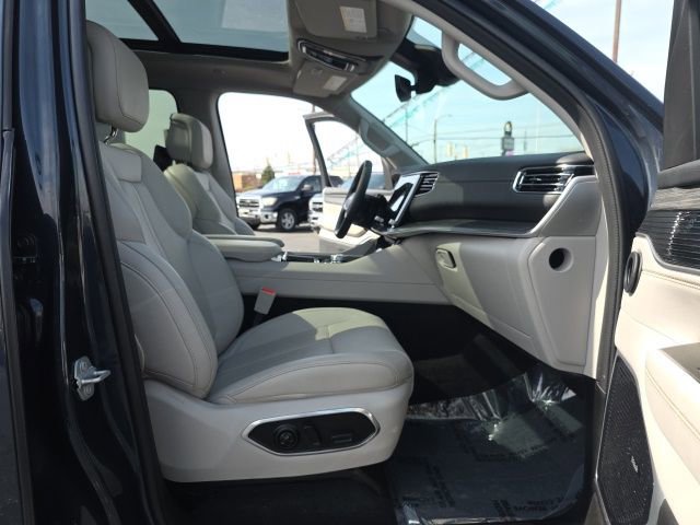 Used 2024 Jeep Wagoneer Series III w/ Premium Group I AWD/4WD image 51