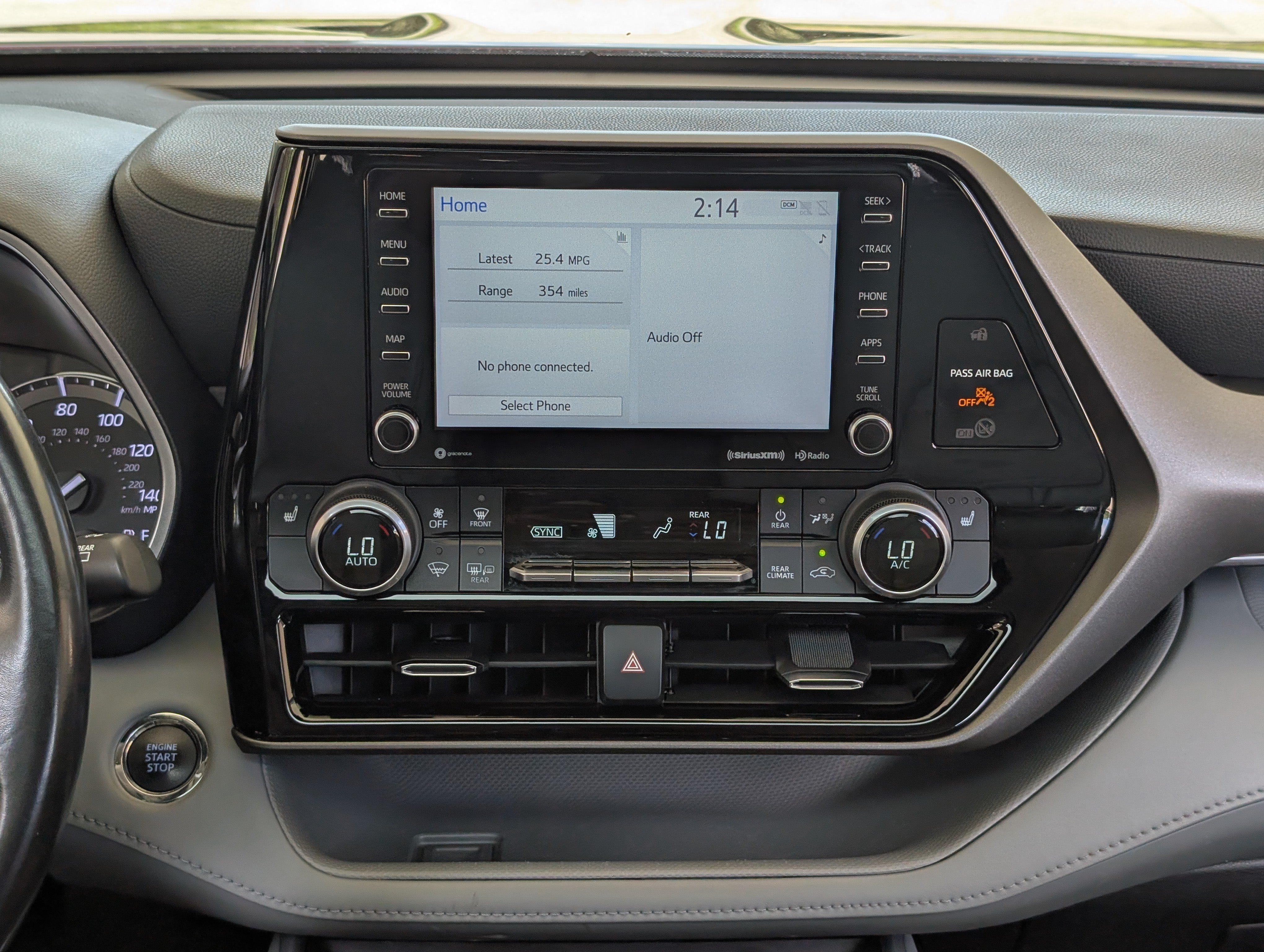 Used 2022 Toyota Highlander XLE AWD/4WD image 29