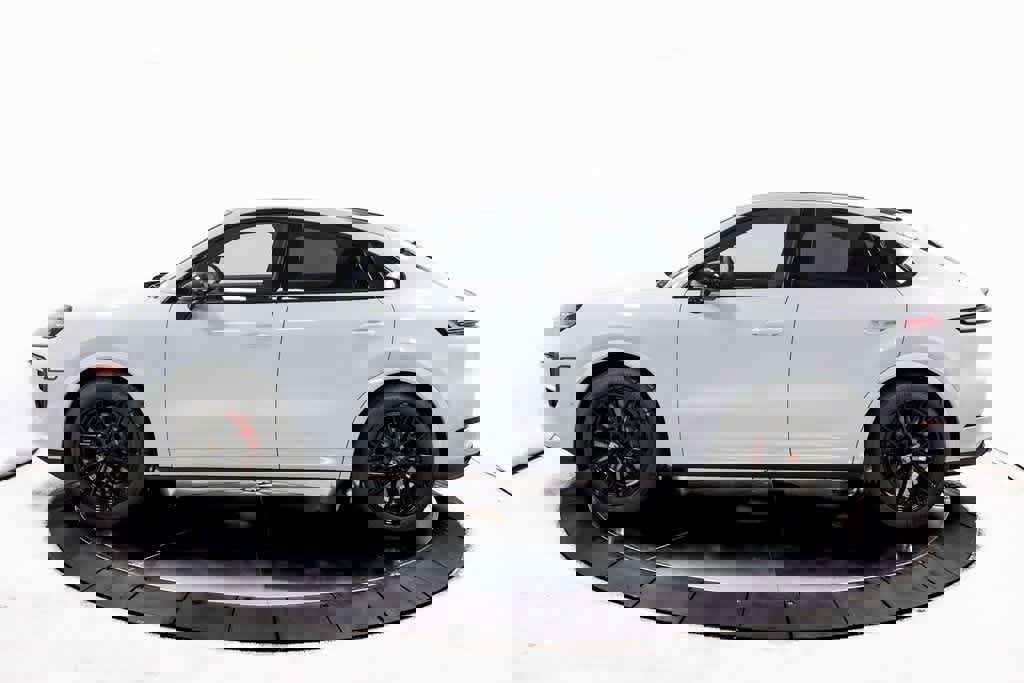 New 2026 Porsche Cayenne S image 2
