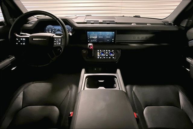 Certified 2024 Land Rover Defender 110 X-Dynamic SE AWD/4WD image 18