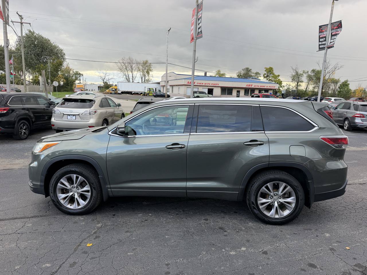 Used 2014 Toyota Highlander XLE AWD/4WD image 4