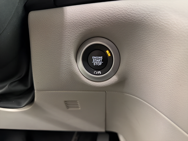 Used 2024 Chrysler Voyager LX FWD image 16