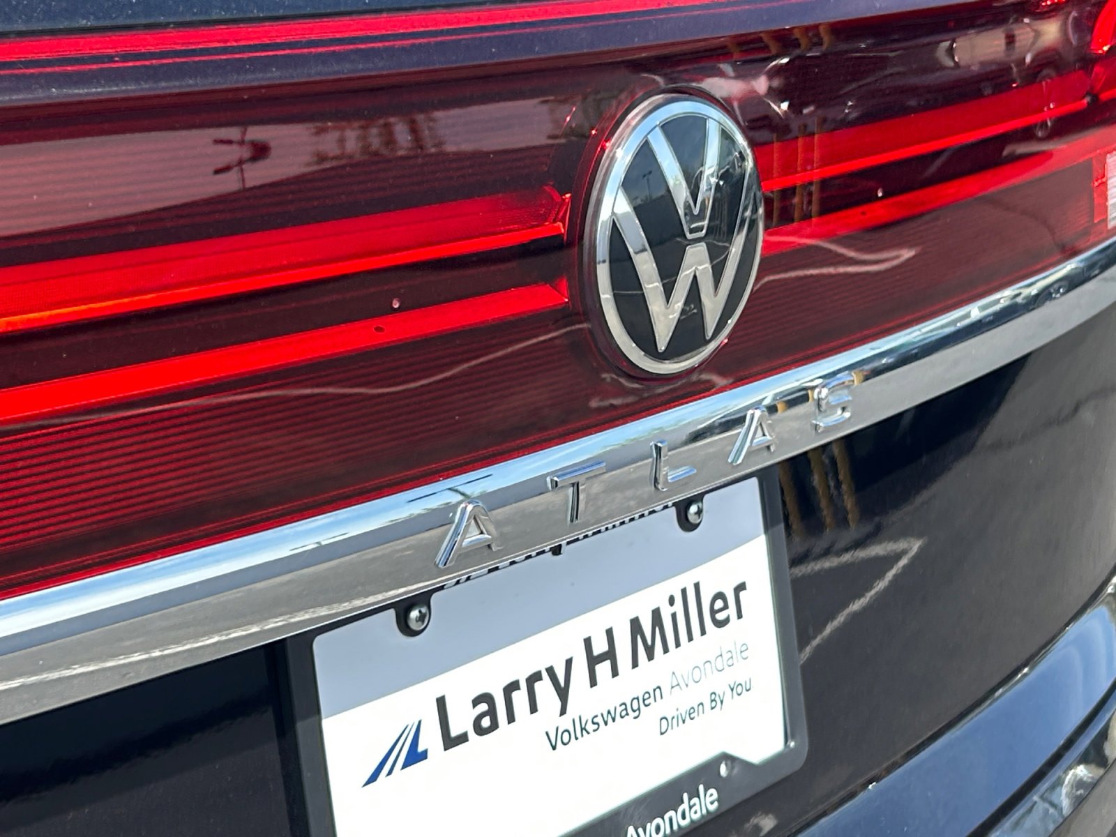 Used 2024 Volkswagen Atlas Cross Sport SE w/ Panoramic Sunroof Package FWD image 23