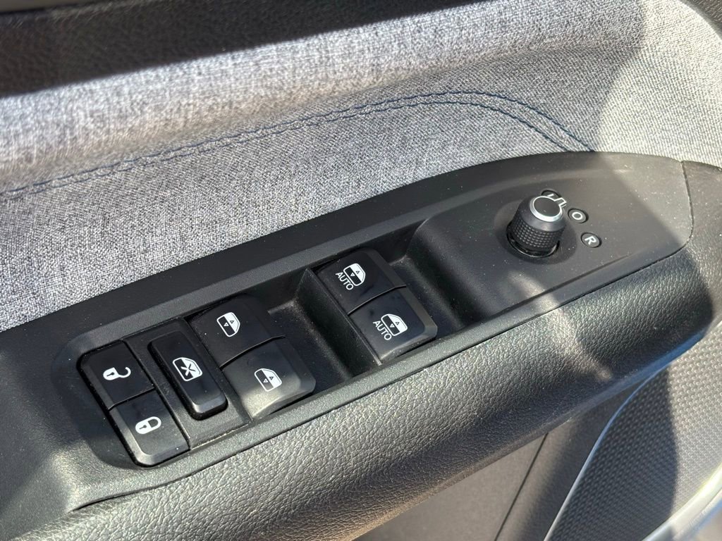 Used 2024 Jeep Compass Sport image 27