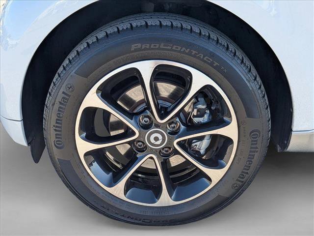 Used 2016 smart fortwo pure image 10