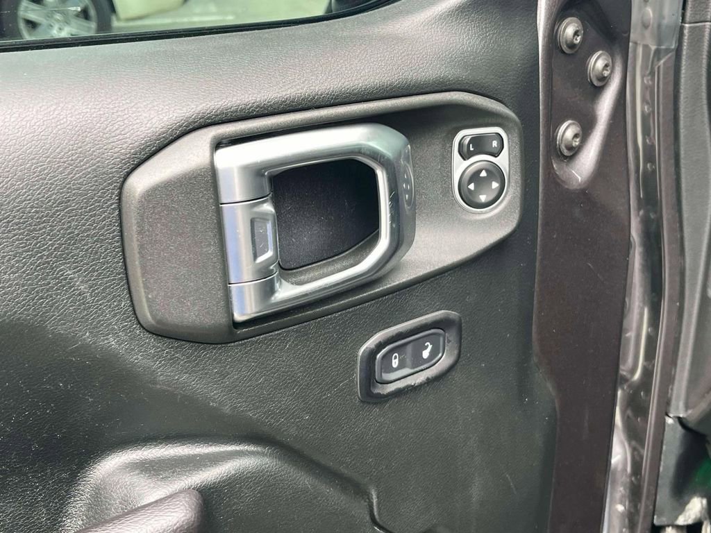 Used 2018 Jeep Wrangler Unlimited Sport S image 25