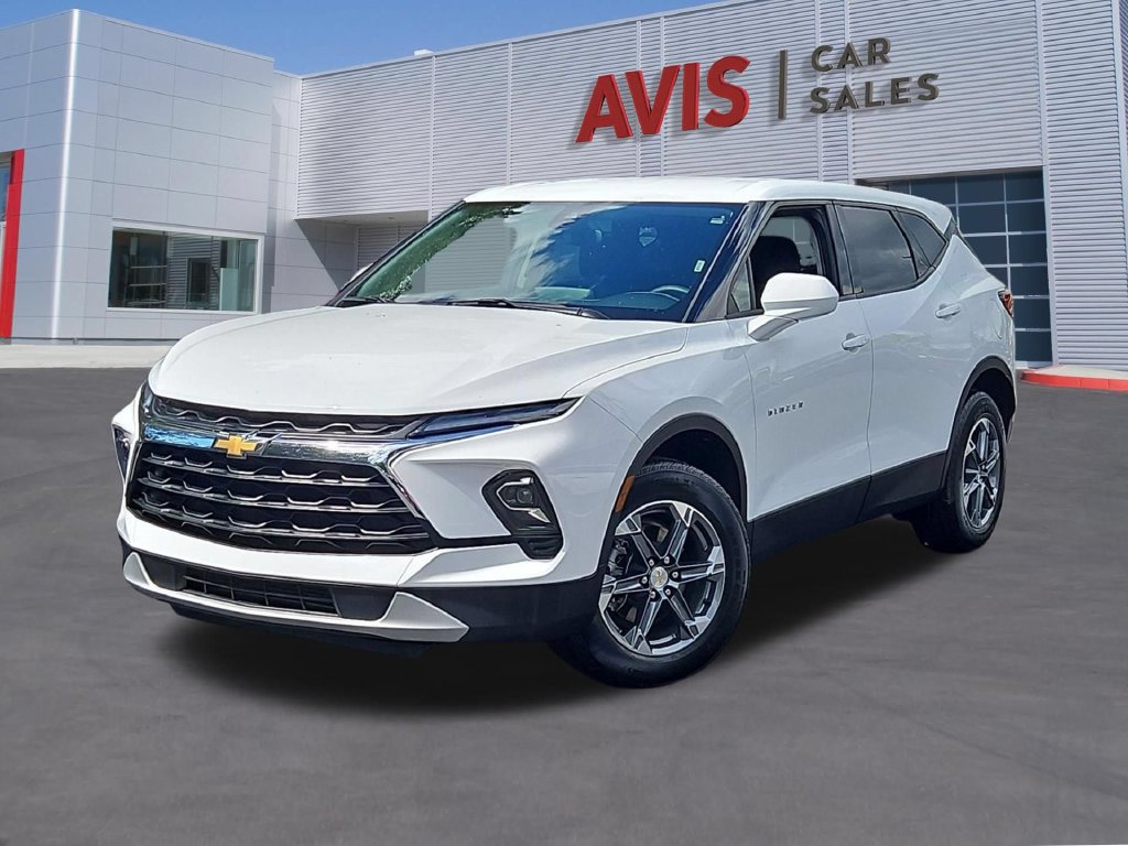 Used 2025 Chevrolet Blazer LT FWD image 1
