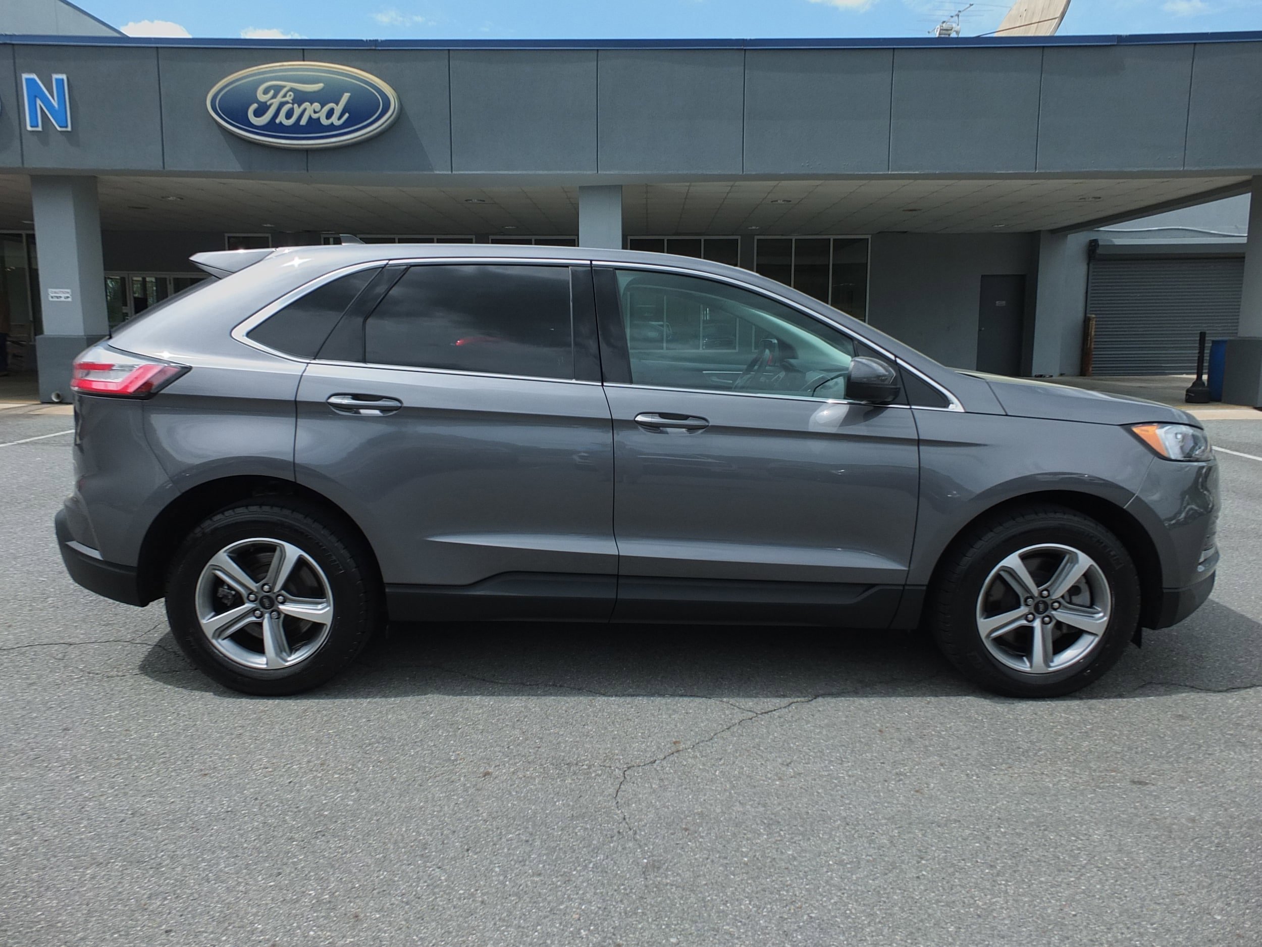 Used 2024 Ford Edge SEL w/ Convenience Package AWD/4WD image 2