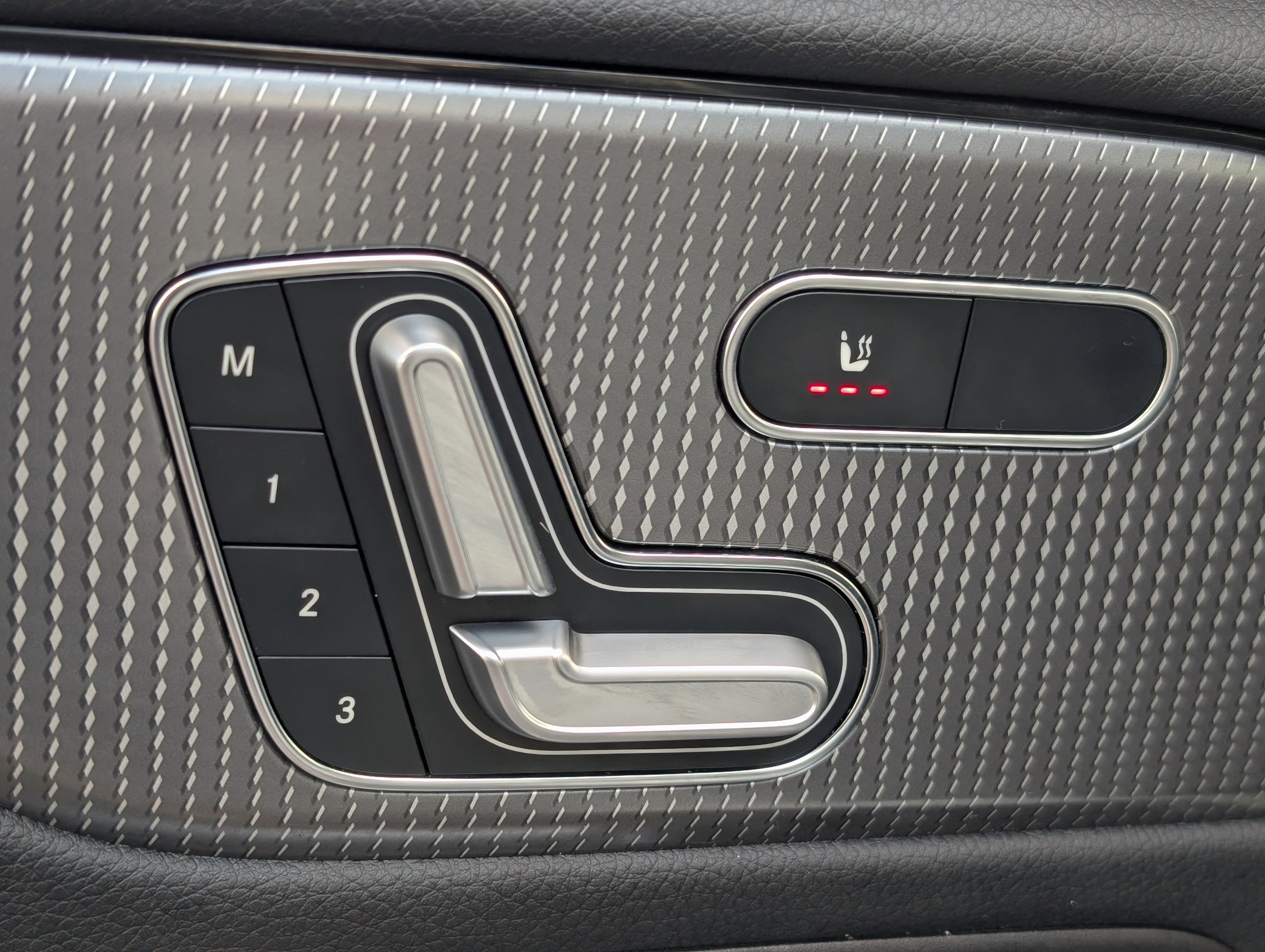 Used 2023 Mercedes-Benz GLB 250 4MATIC image 4