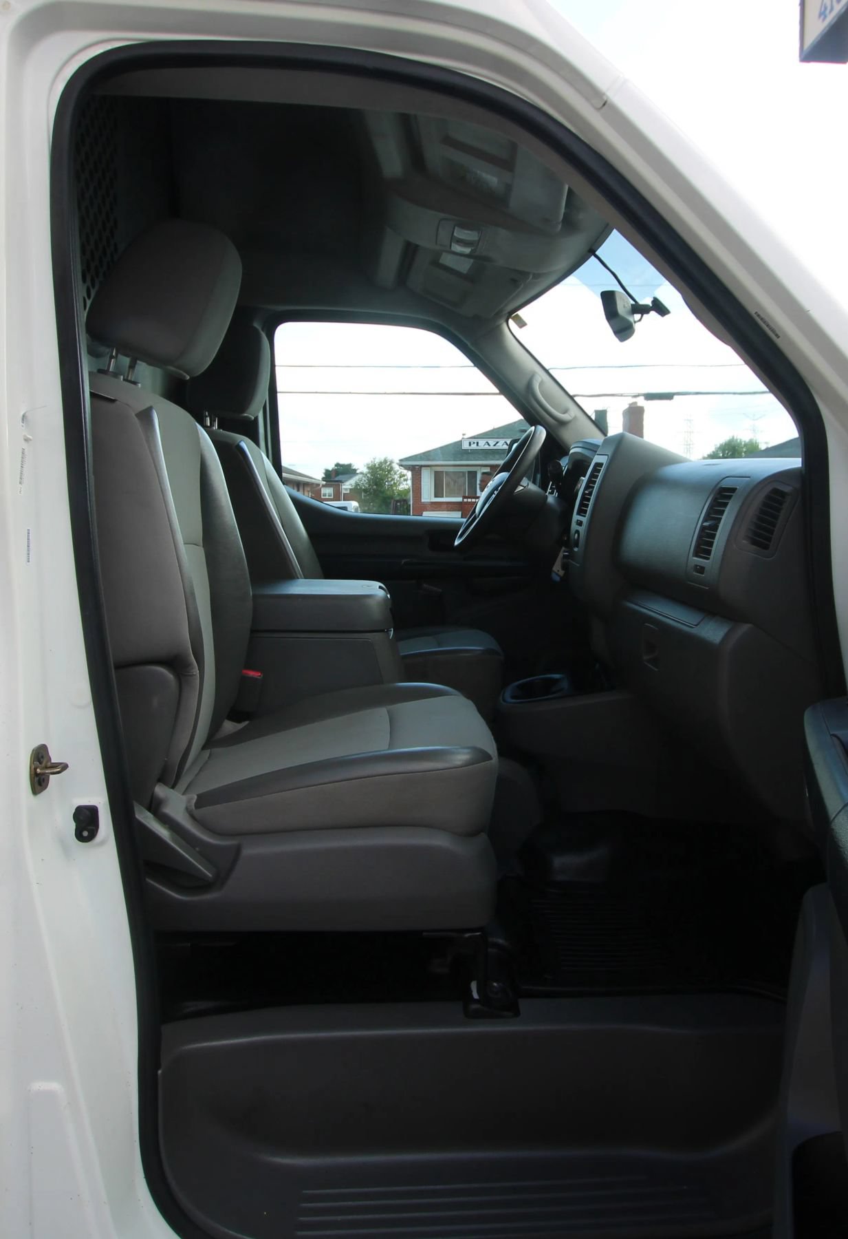 Used 2017 Nissan NV 3500 SV RWD image 10