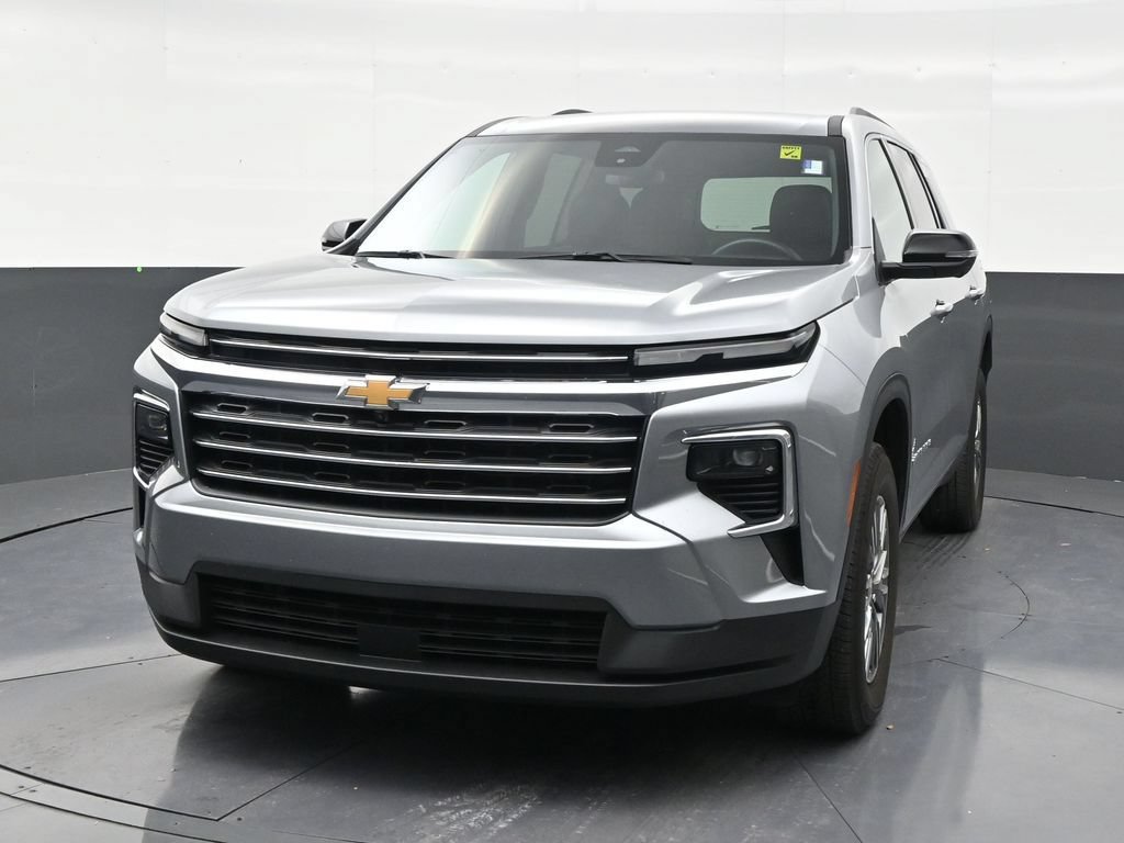 Used 2024 Chevrolet Traverse LS FWD image 8