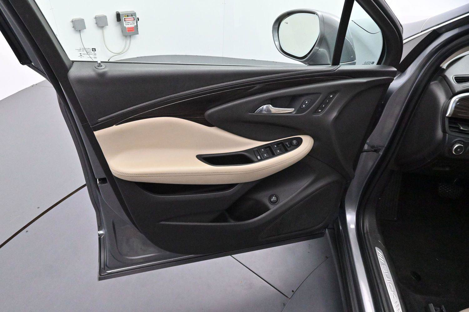 Used 2019 Buick Envision Essence FWD image 9