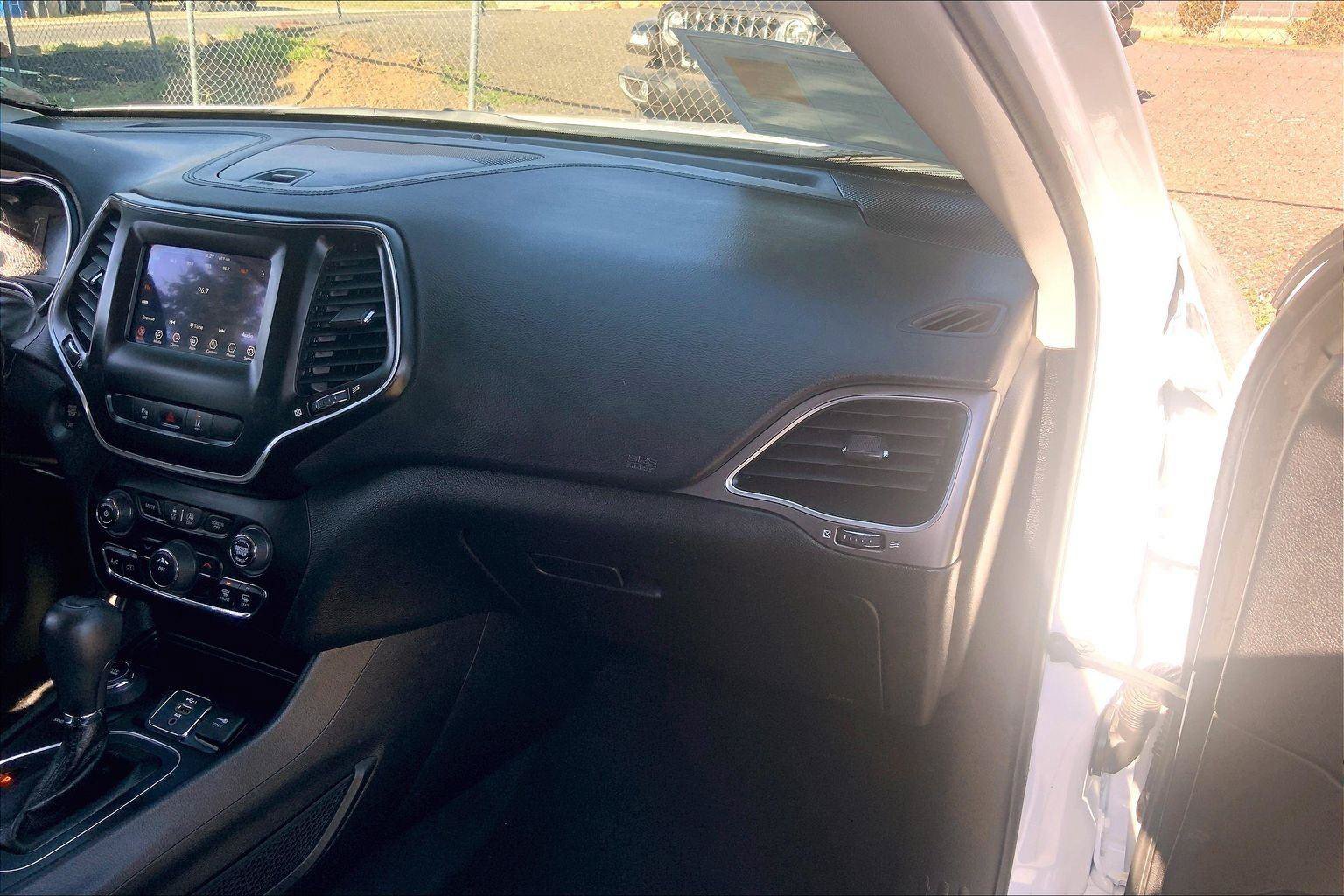 Certified 2021 Jeep Cherokee Latitude Plus AWD/4WD image 16