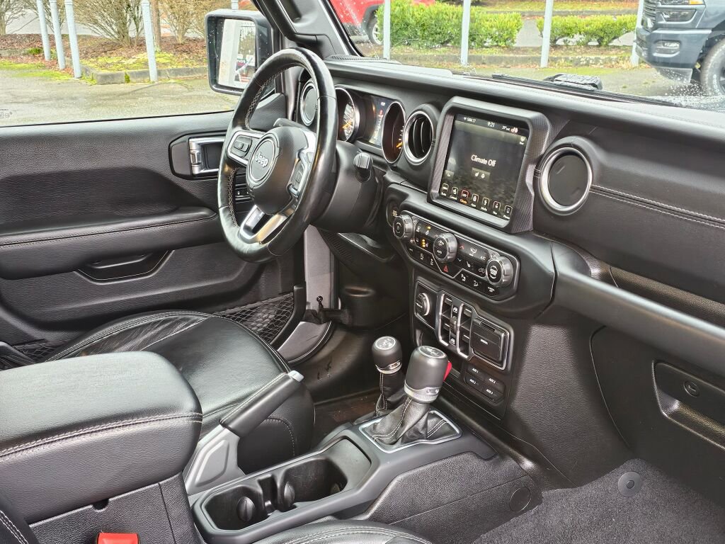 Used 2019 Jeep Wrangler Unlimited Sahara w/ Uconnect 4C Nav & Sound Group image 11