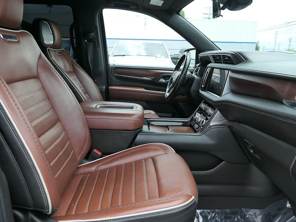 Used 2023 GMC Yukon Denali Ultimate AWD/4WD image 25