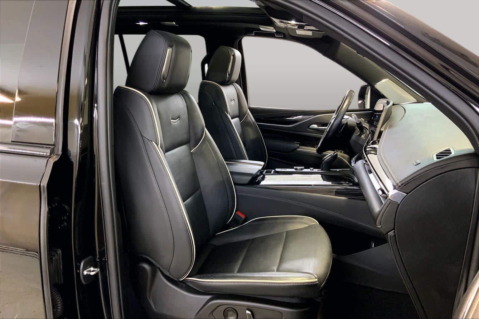 Used 2022 Cadillac Escalade Sport w/ Touring Package AWD/4WD image 8