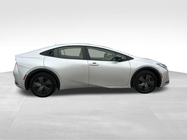 Used 2024 Toyota Prius LE FWD image 6