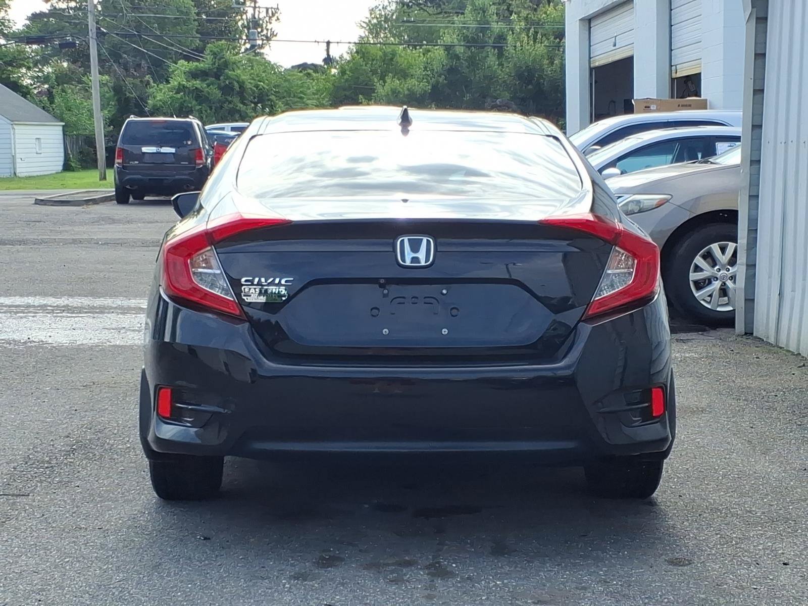 Used 2018 Honda Civic EX image 4