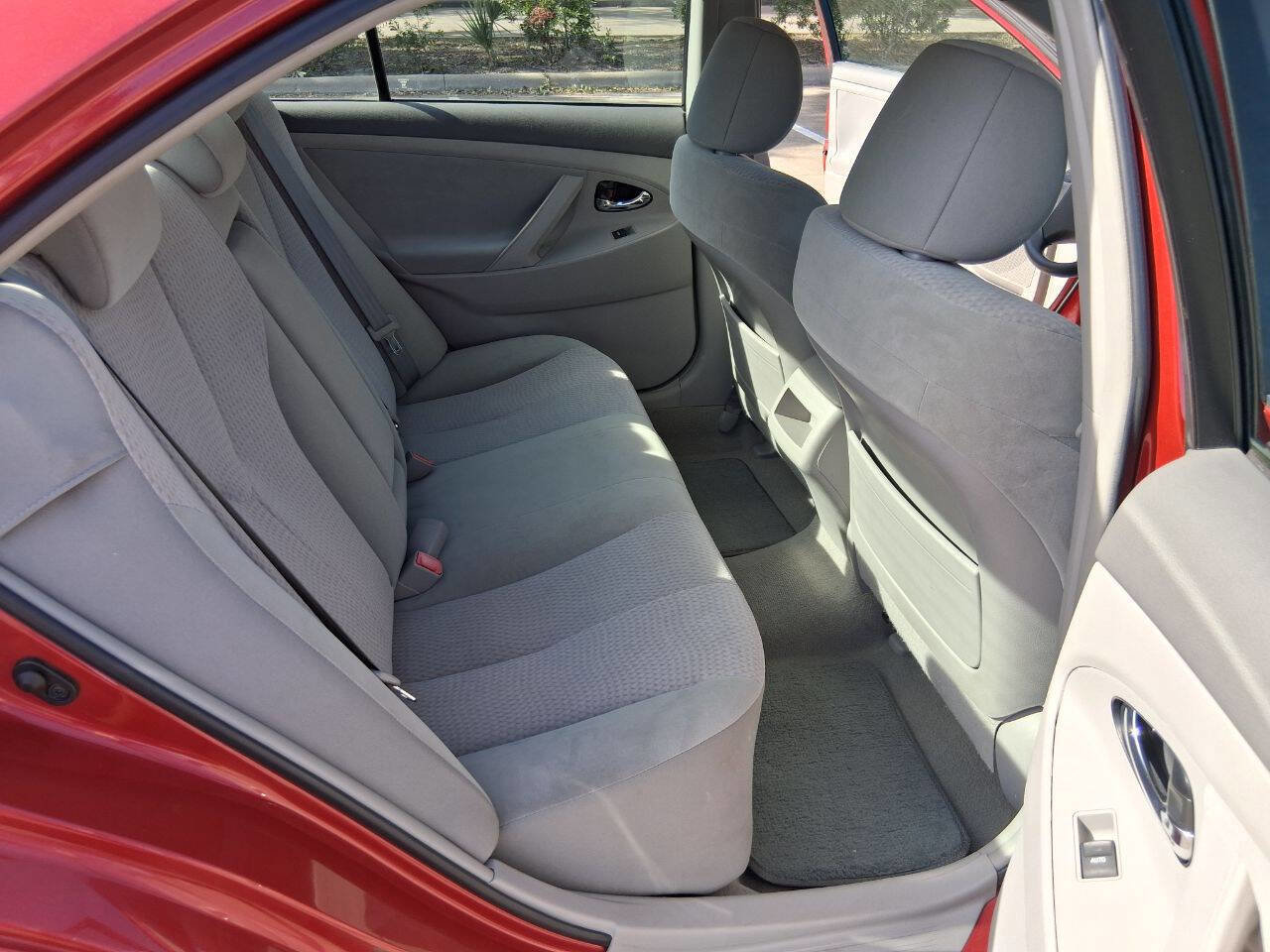 Used 2011 Toyota Camry LE FWD image 14