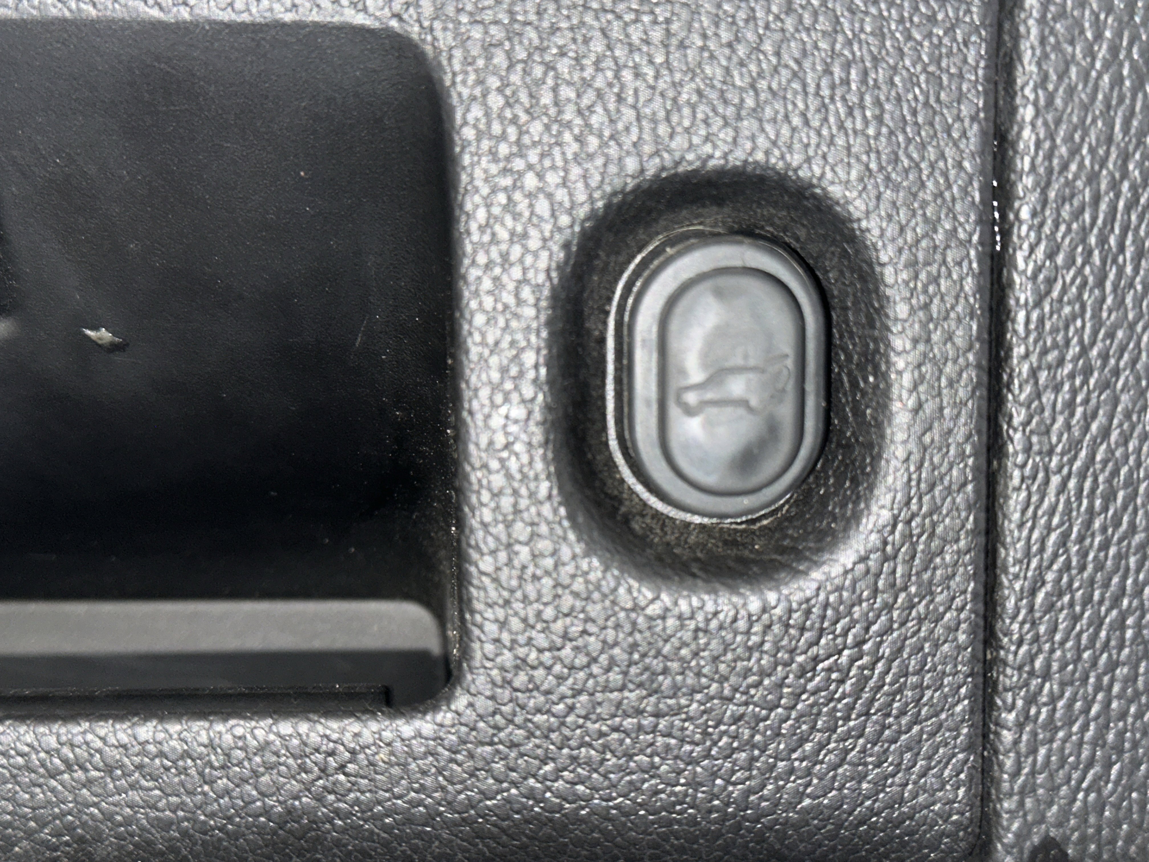 Used 2019 Cadillac Escalade Premium Luxury w/ LPO, Radiant Package image 17