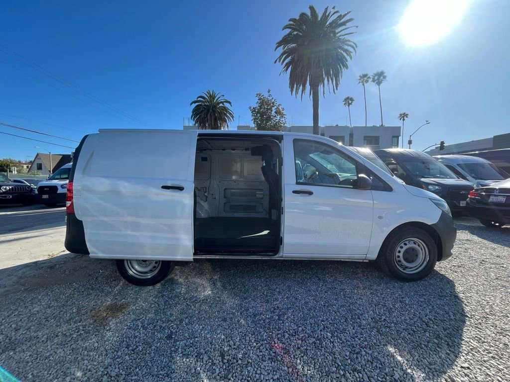 Used 2022 Mercedes-Benz Metris image 5