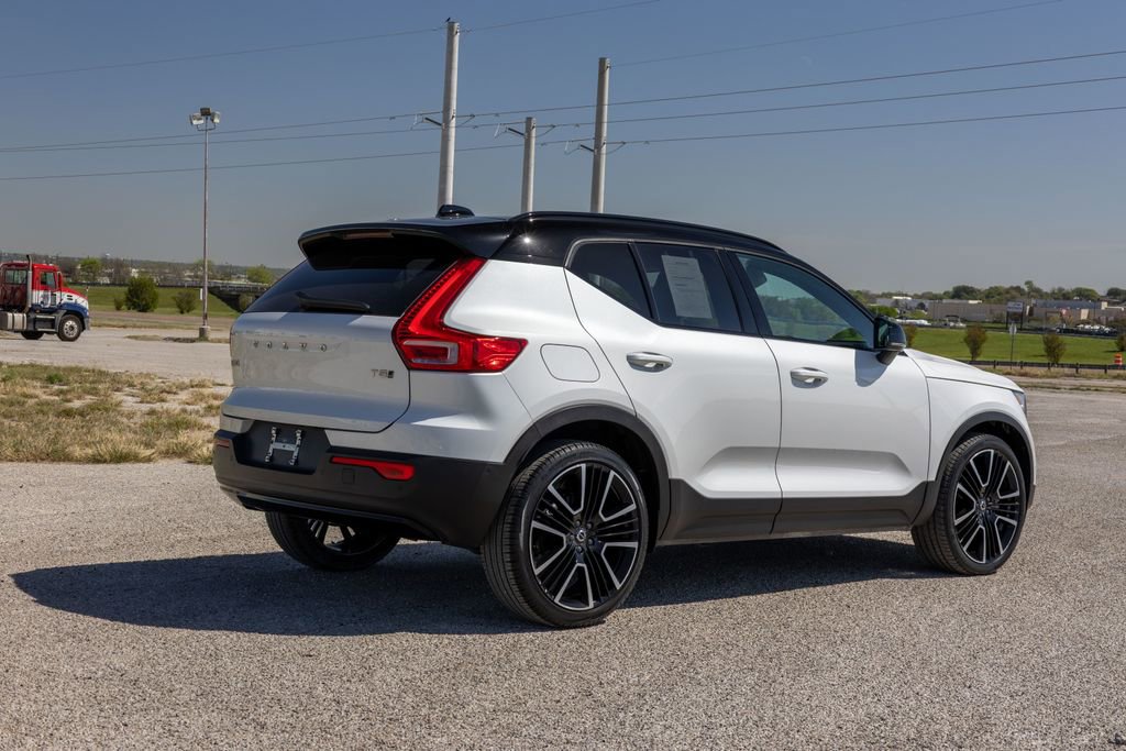 Used 2022 Volvo XC40 T5 R-Design image 8