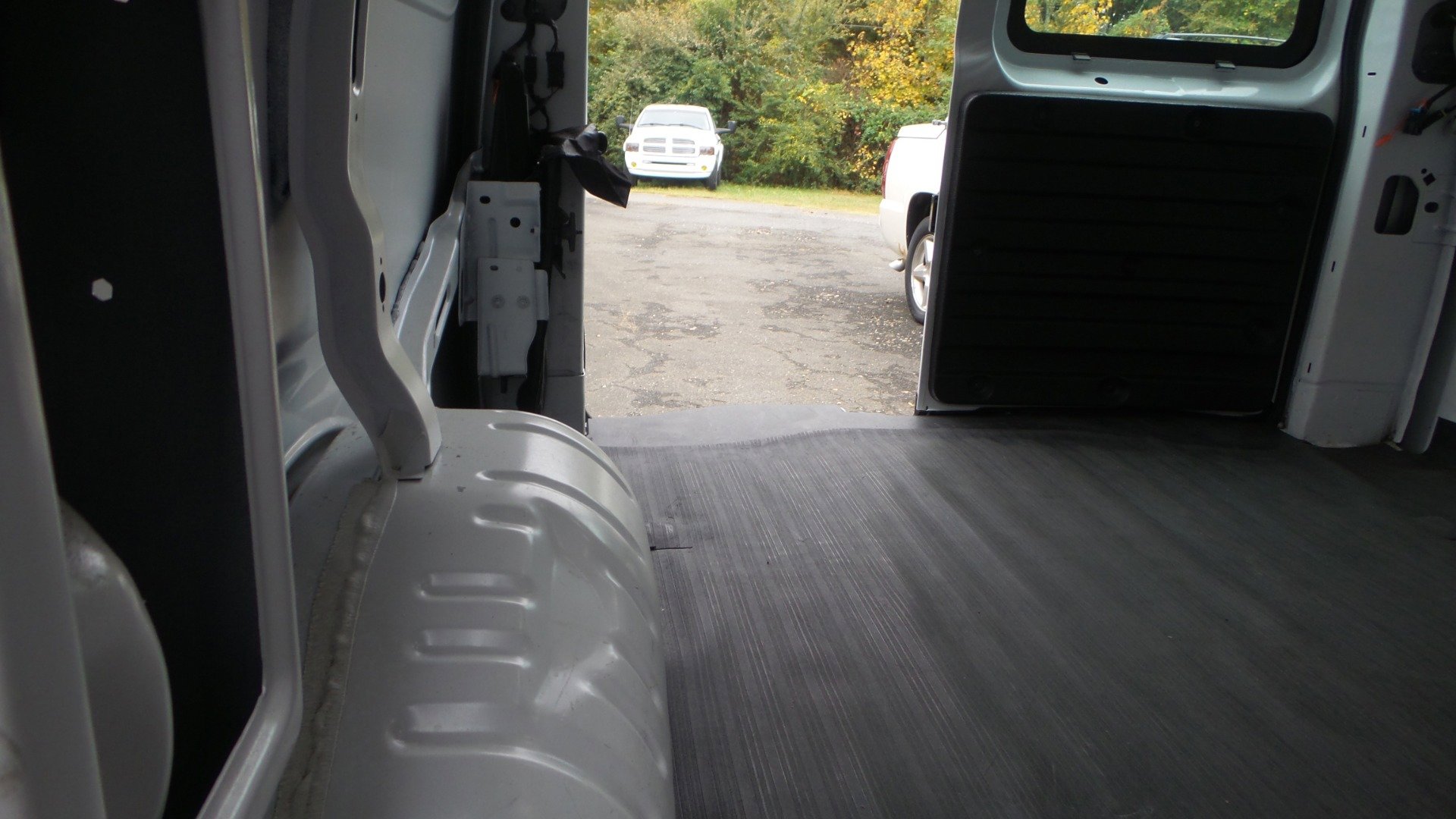 Used 2019 Chevrolet Express 2500 w/ Driver Convenience Package image 28