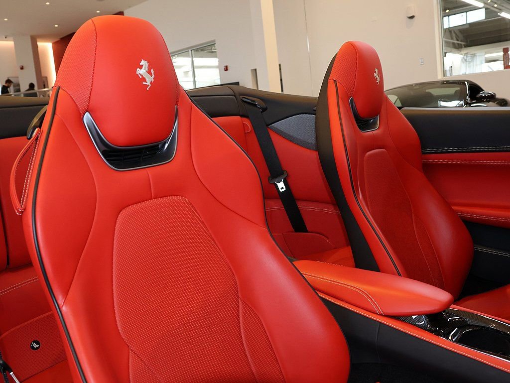 Certified 2022 Ferrari Portofino M image 37