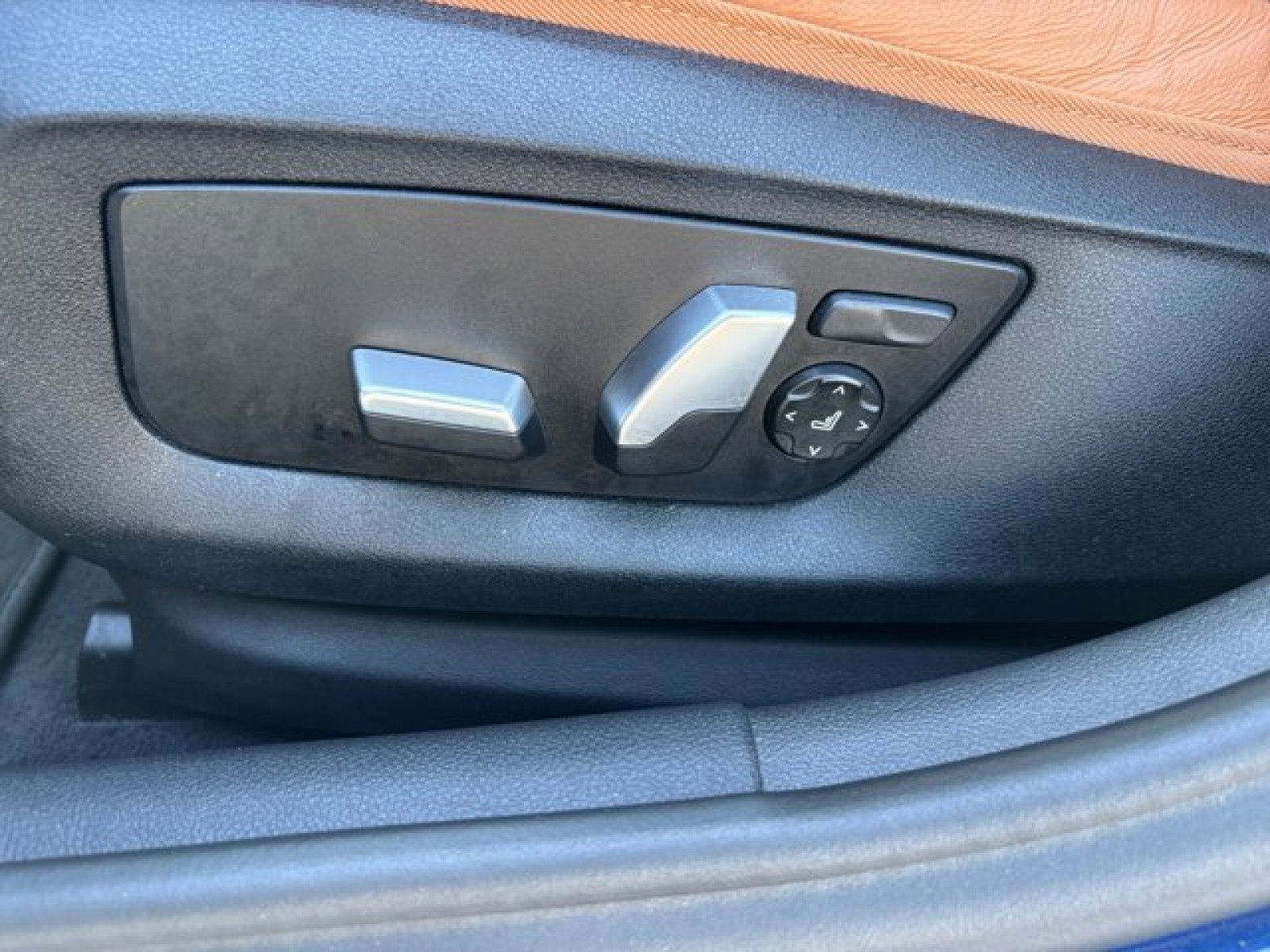 Used 2022 BMW 530i xDrive w/ Premium Package image 11