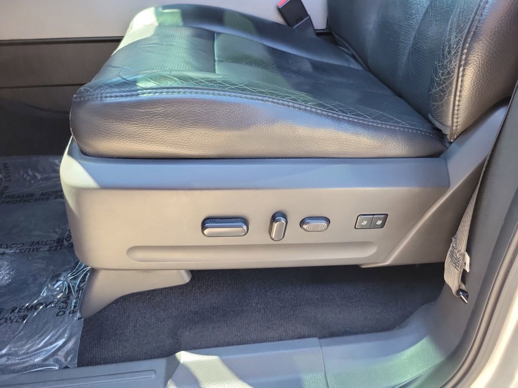 Used 2012 Ford Expedition Limited image 20