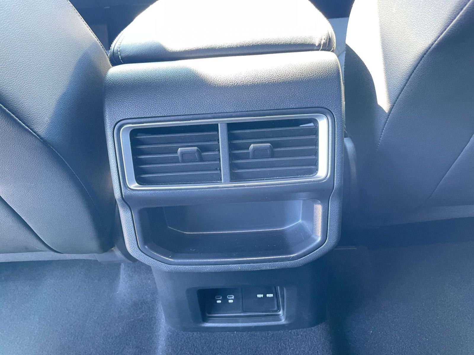 Used 2025 Volkswagen Atlas Cross Sport SE image 24