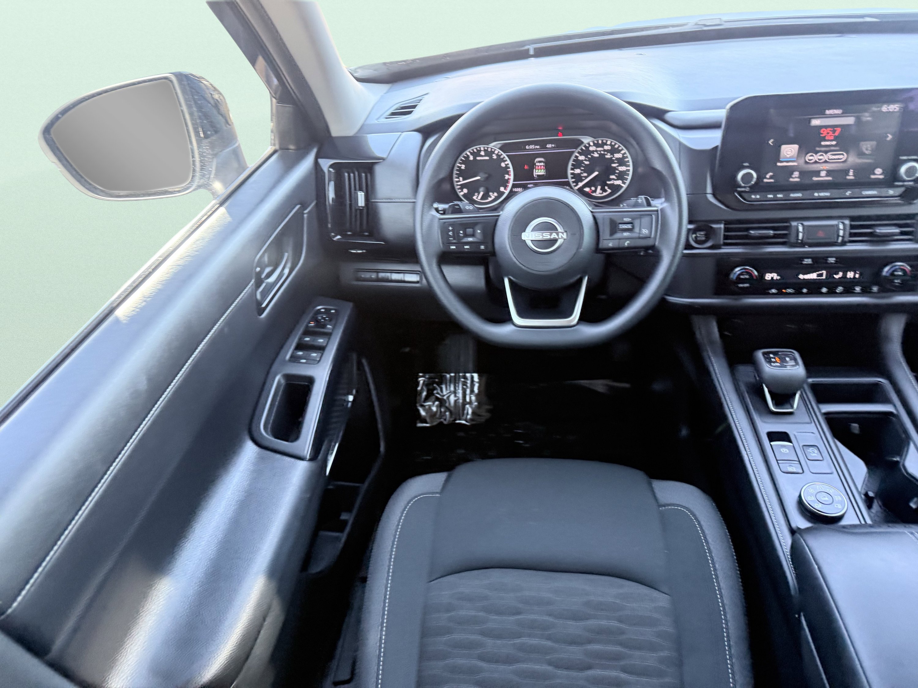 Used 2025 Nissan Pathfinder S AWD/4WD image 51