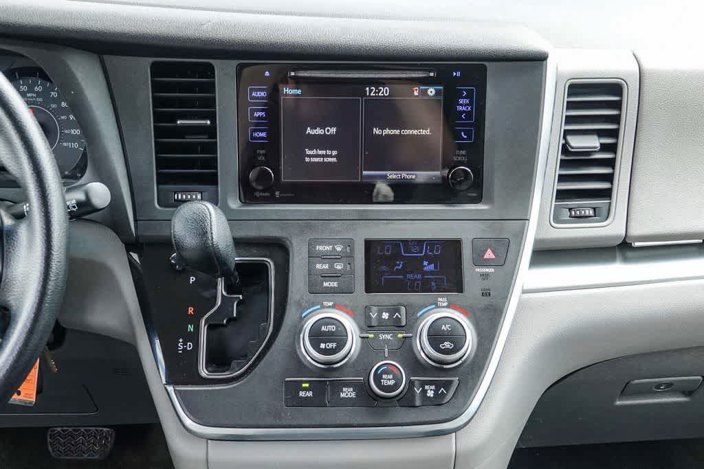 Used 2015 Toyota Sienna LE FWD image 12