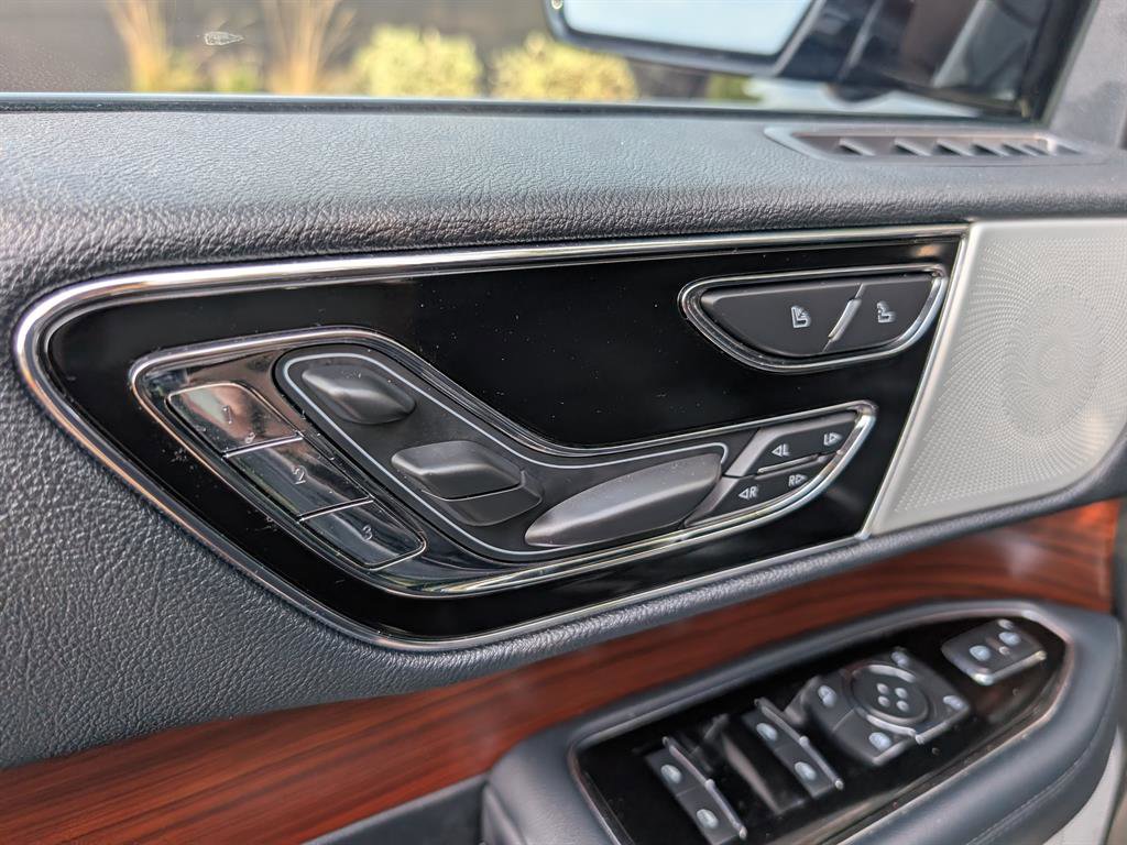 Used 2022 Lincoln Navigator Reserve image 33