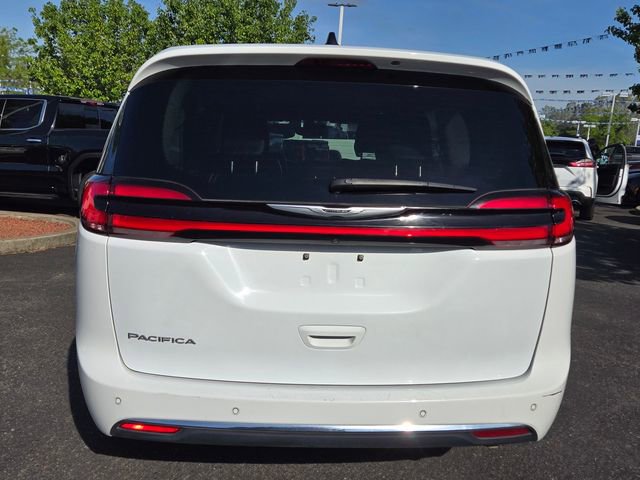 Used 2023 Chrysler Pacifica Touring-L FWD image 5