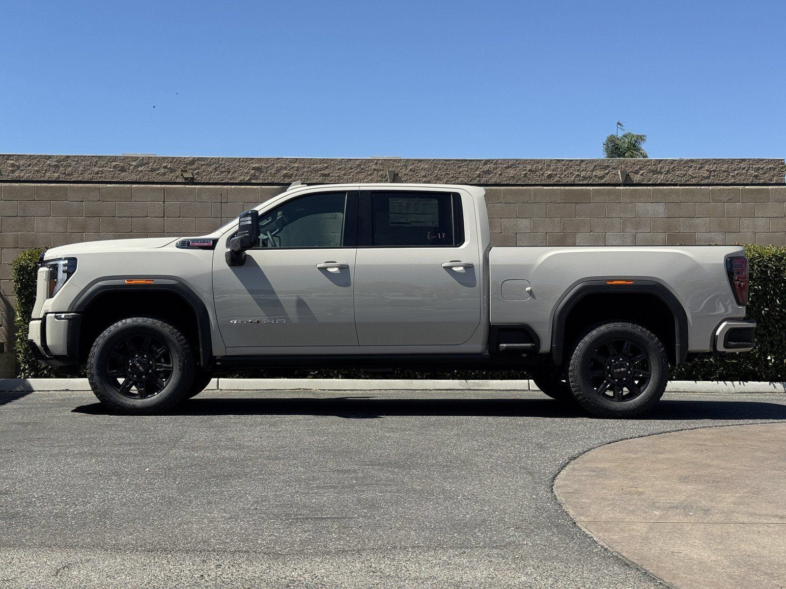 New 2026 GMC Sierra 2500 AT4 w/ AT4 Premium Plus Package AWD/4WD image 7