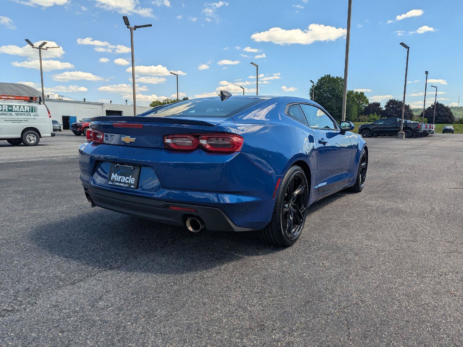 Used 2023 Chevrolet Camaro LT w/ Technology Package RWD image 7