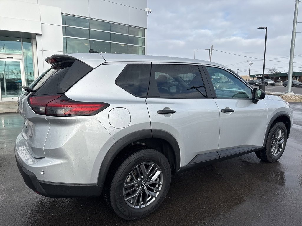 Used 2024 Nissan Rogue S image 6
