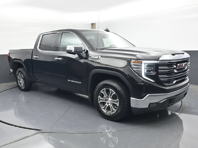 Used 2025 GMC Sierra 1500 SLT RWD image 2