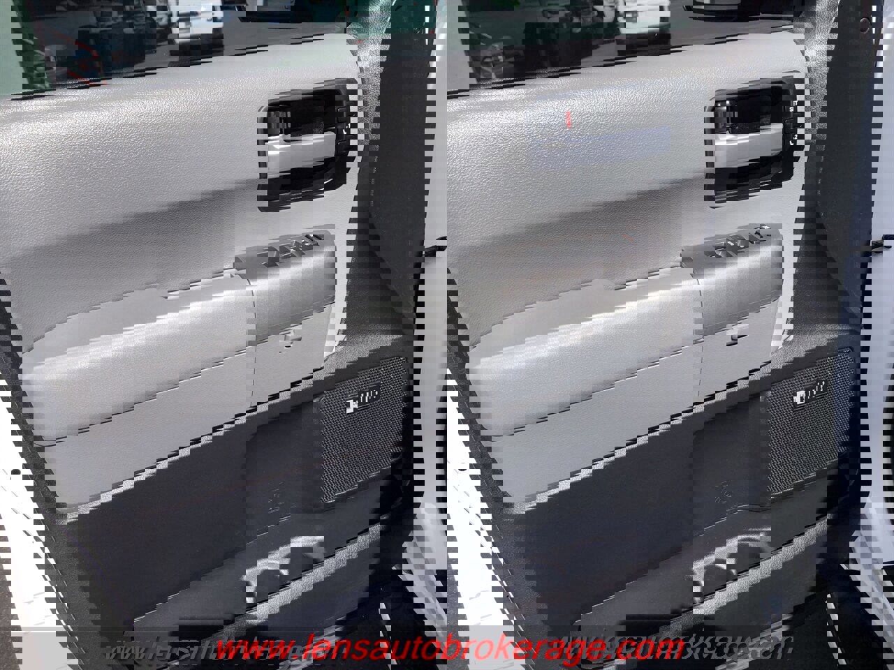 Used 2017 Toyota Sequoia Limited w/ Safety & Convenience Package RWD image 9