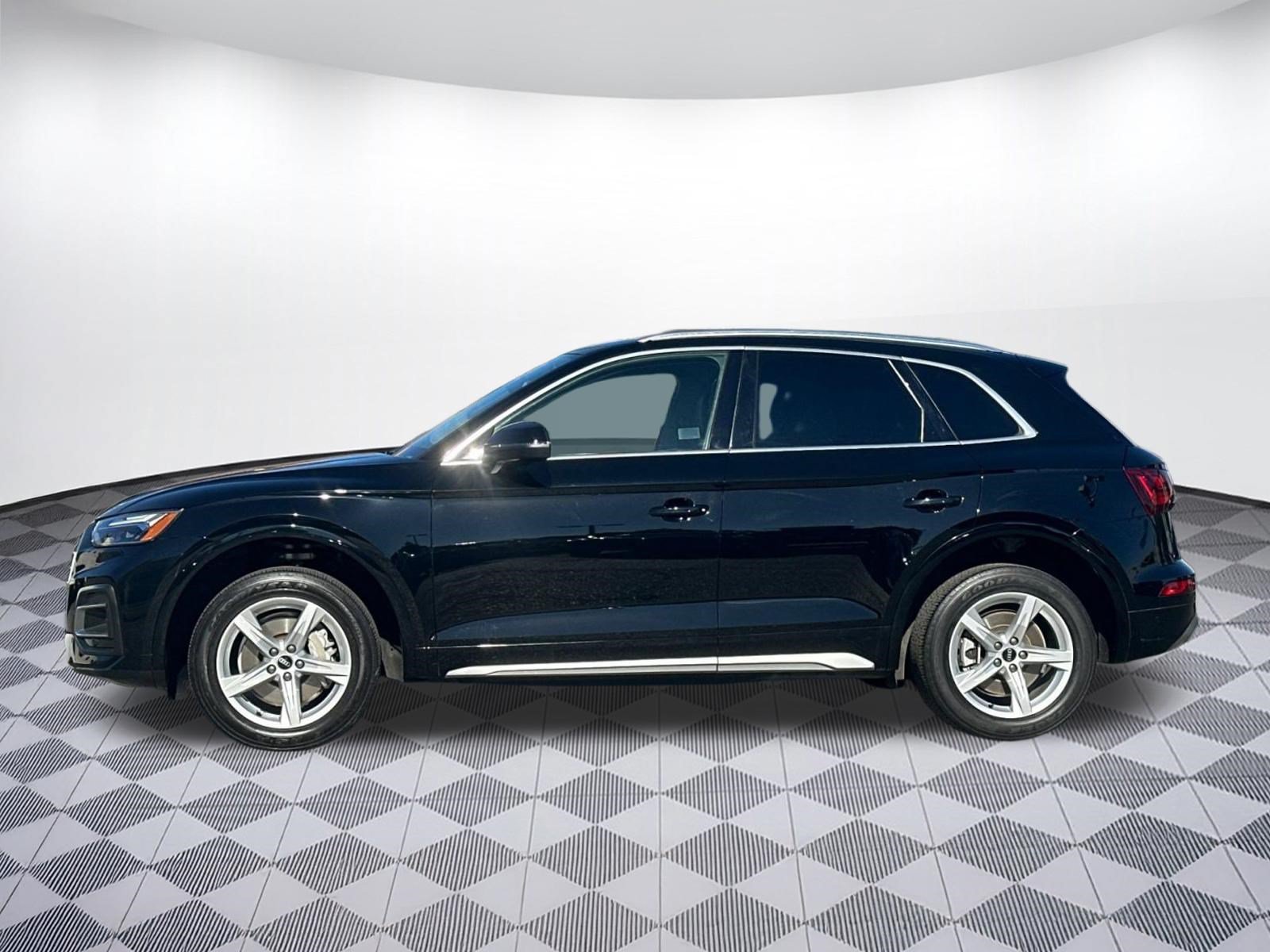 Used 2023 Audi Q5 2.0T Premium w/ Convenience Package AWD/4WD image 2