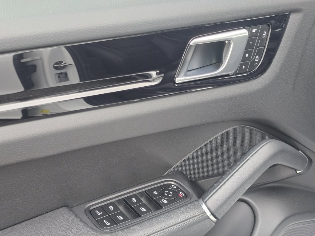 Certified 2023 Porsche Cayenne image 39