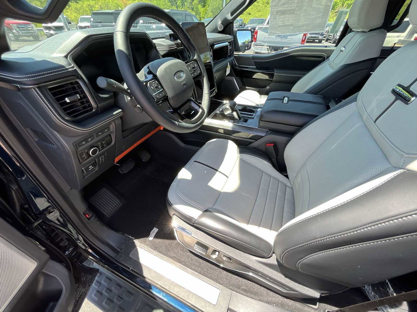 New 2023 Ford F150 Lightning Platinum AWD/4WD image 32