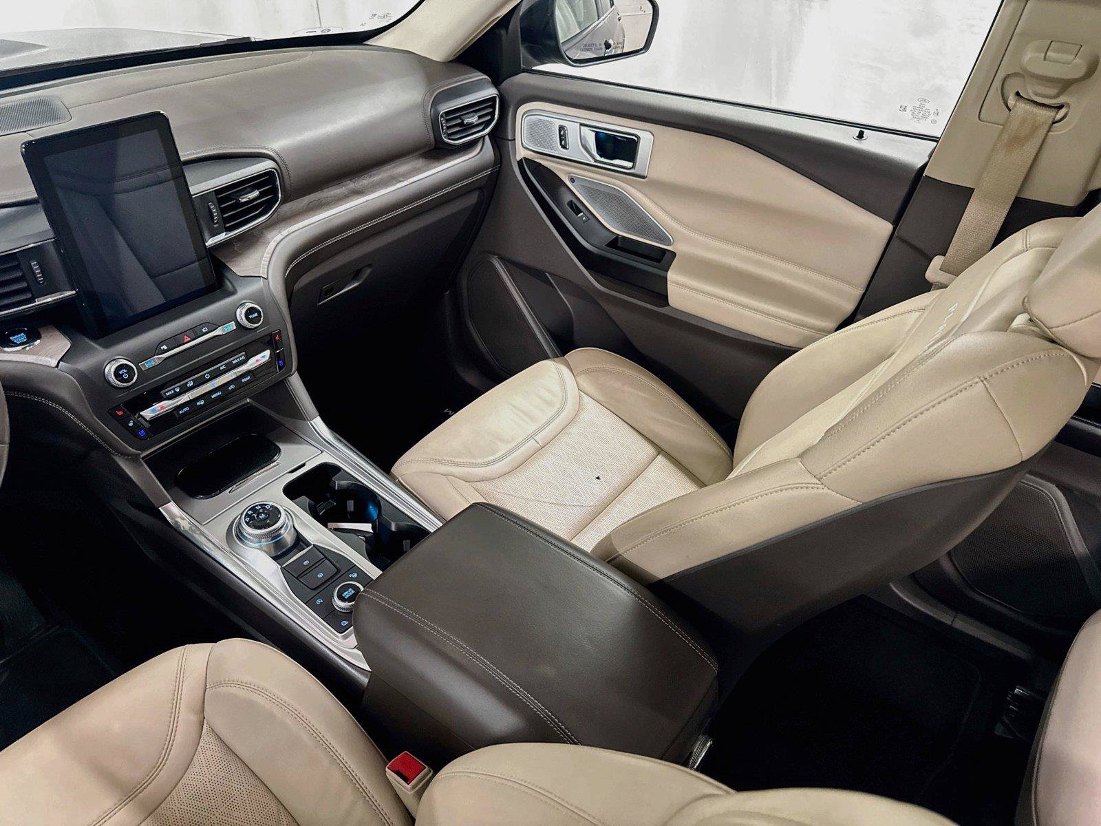 Used 2020 Ford Explorer Platinum w/ Premium Technology Package AWD/4WD image 2