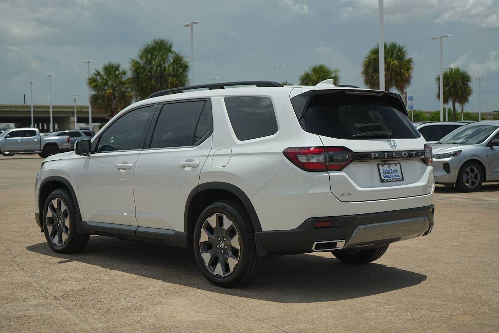 Used 2026 Honda Pilot Elite image 4