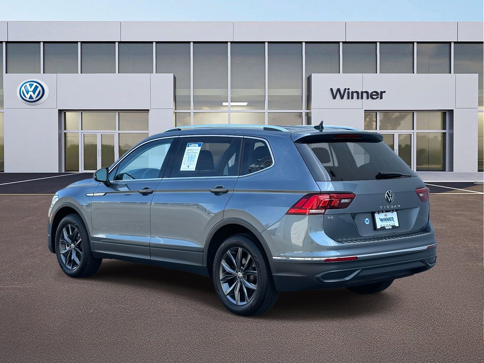 Used 2023 Volkswagen Tiguan SE image 5