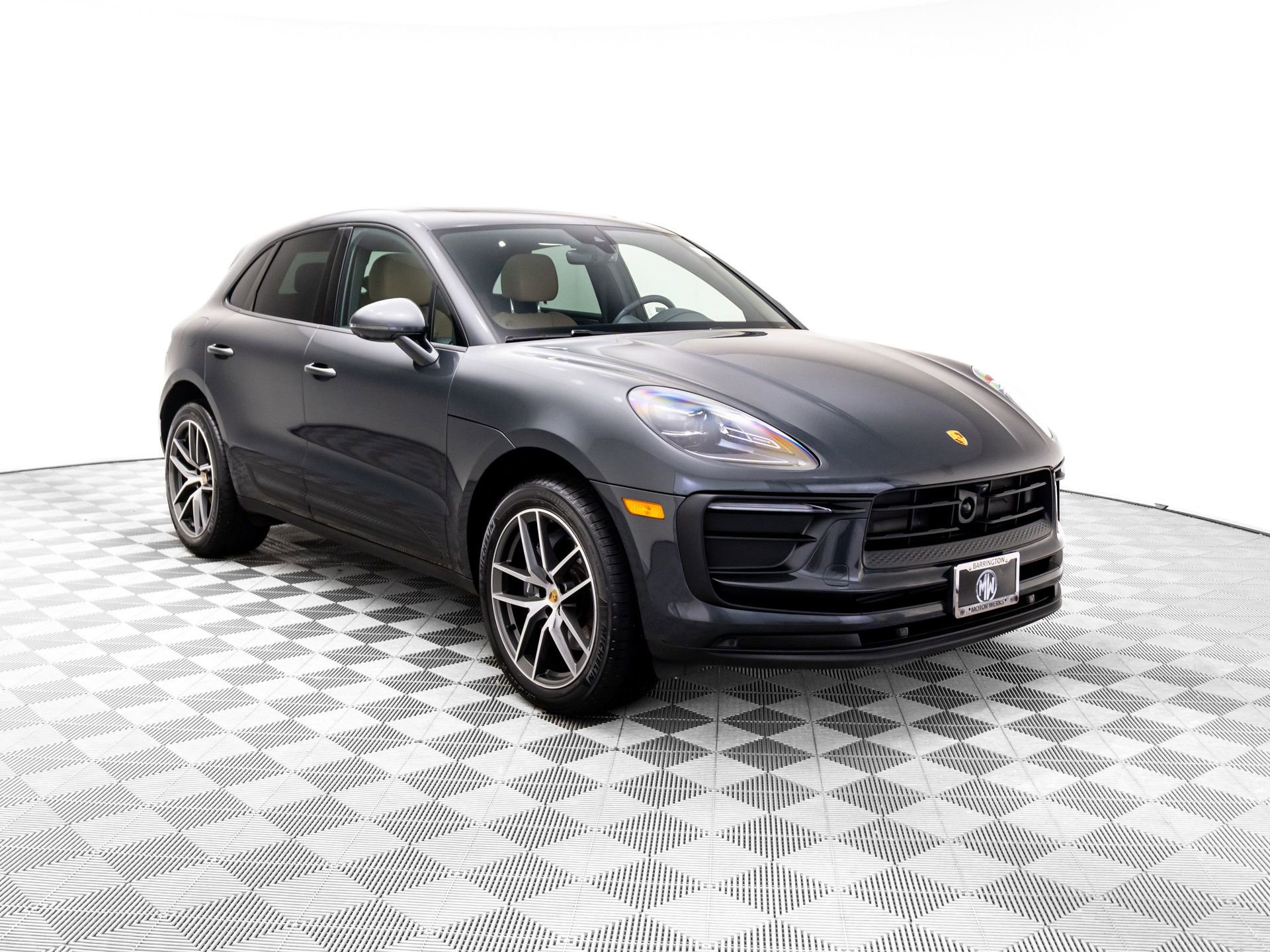 Certified 2025 Porsche Macan image 6