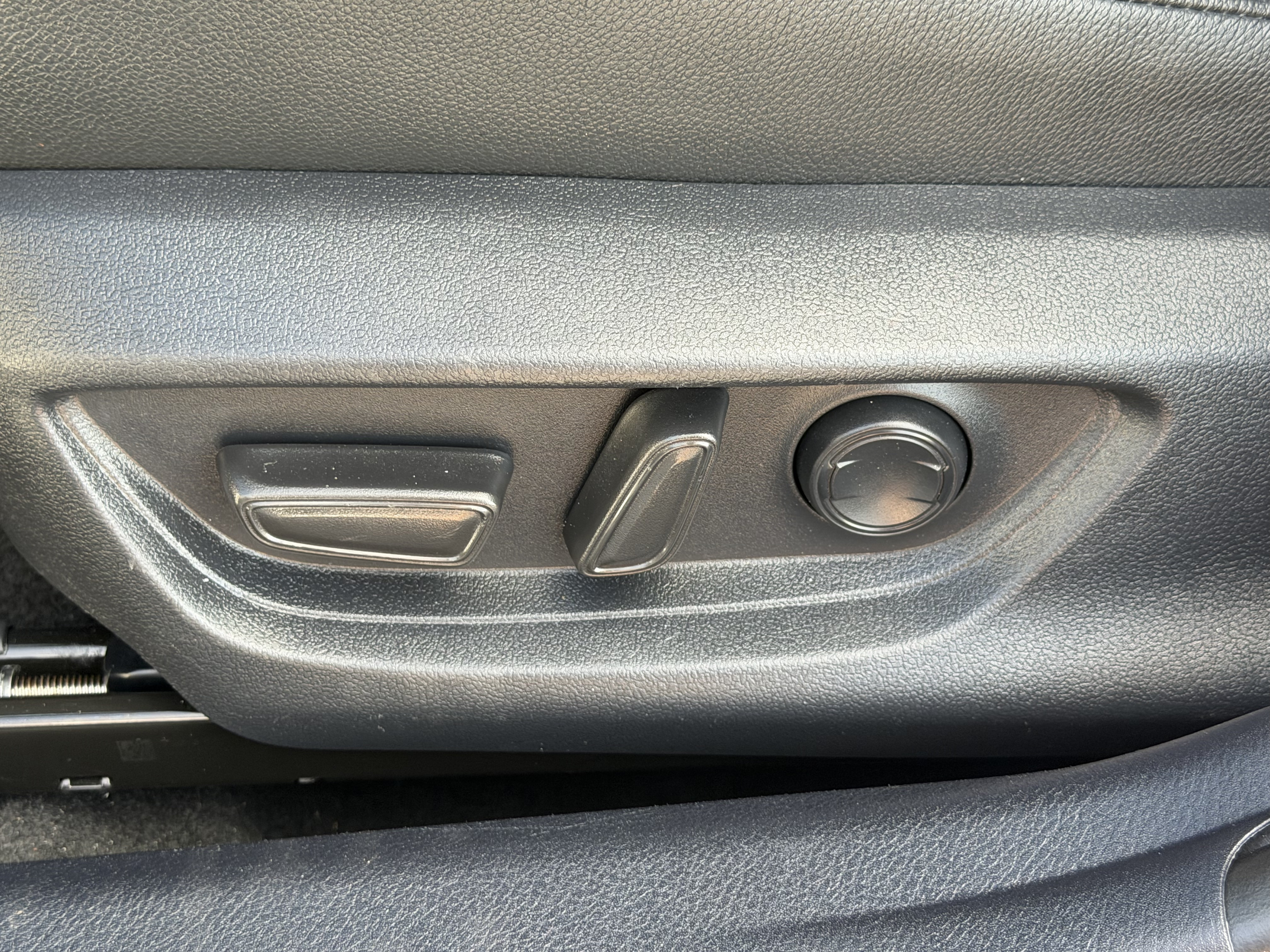 Used 2025 Toyota Camry SE FWD image 25