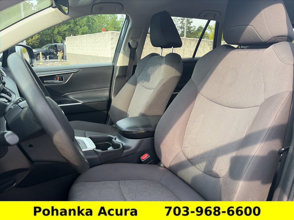 Used 2021 Toyota RAV4 XLE AWD/4WD image 18