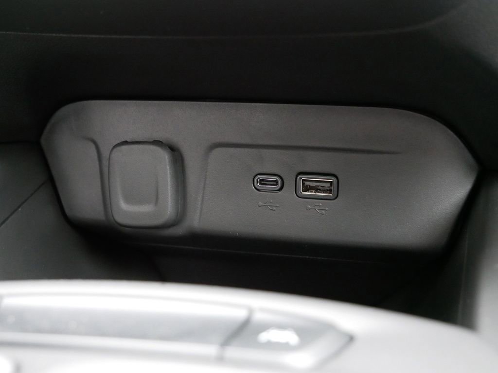 New 2026 Chevrolet Trax RS w/ Sunroof Package FWD image 27